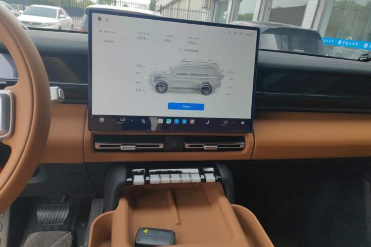 Used iCAR V27 2026 Model 200KM Four-Wheel Drive Falcon 500 Audio And AC Panel