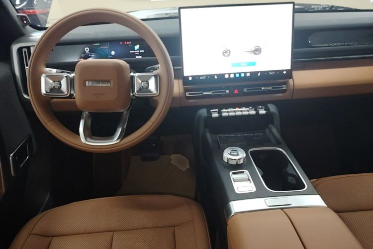 Used iCAR V27 2026 Model 200KM Four-Wheel Drive Falcon 500 Center Console