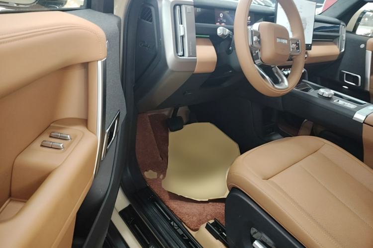 Used iCAR V27 2026 Model 200KM Four-Wheel Drive Falcon 500 Driver Seat