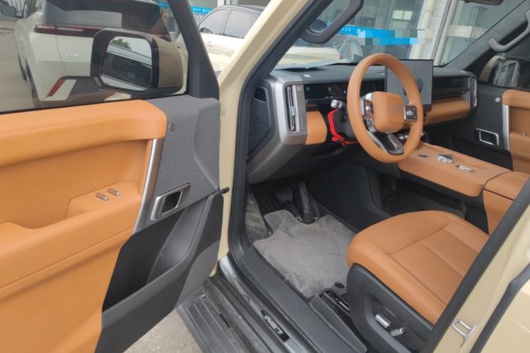 Used iCAR V27 2026 Model 200KM Four-Wheel Drive Falcon 500 Driver Seat