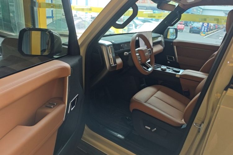 Used iCAR V27 2026 Model 200KM Four-Wheel Drive Falcon 700 Driver Seat