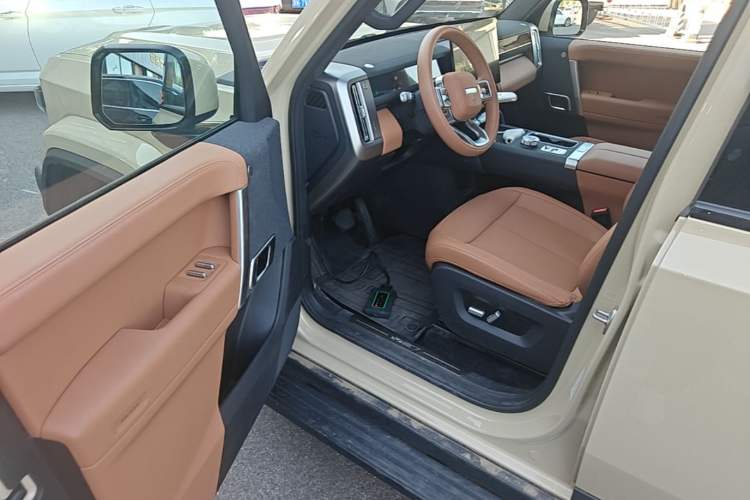 Used iCAR V27 2026 Model 200KM Four-Wheel Drive Falcon 700 Driver Seat