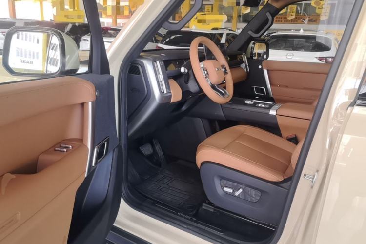 Used iCAR V27 2026 Model 200KM Four-Wheel Drive Falcon 700 Driver Seat
