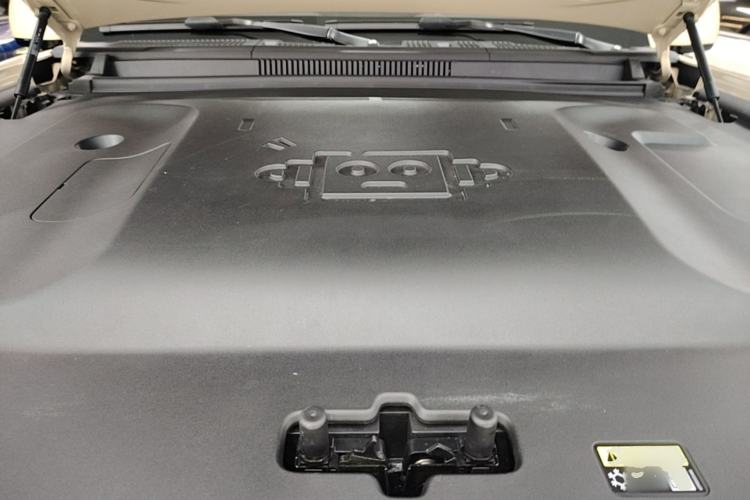 Used iCAR V27 2026 Model 200KM Four-Wheel Drive Falcon 500 Engine Bay