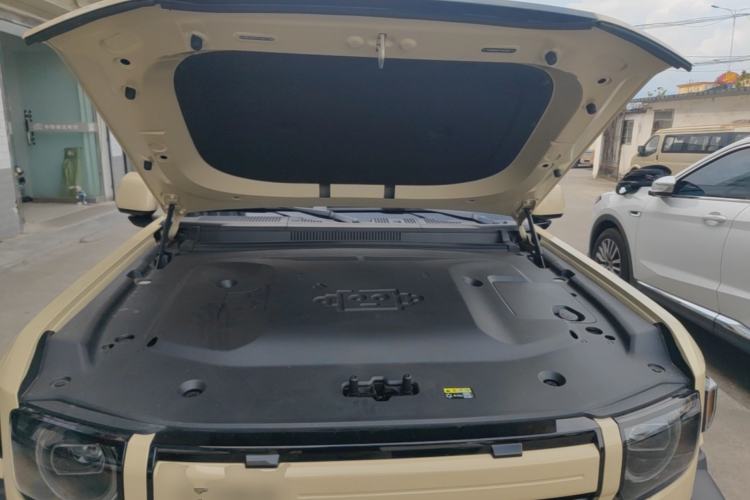 Used iCAR V27 2026 Model 200KM Four-Wheel Drive Falcon 500 Engine Bay