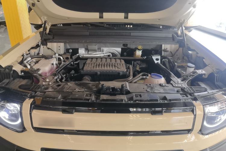 Used iCAR V27 2026 Model 200KM Four-Wheel Drive Falcon 700 Engine Bay