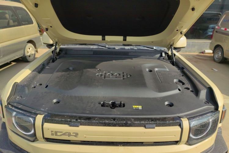 Used iCAR V27 2026 Model 200KM Four-Wheel Drive Falcon 700 Engine Bay