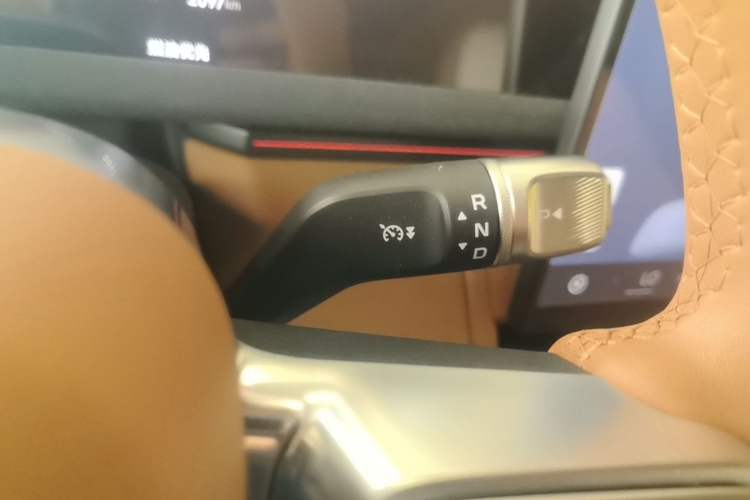 Used iCAR V27 2026 Model 200KM Four-Wheel Drive Falcon 700 Gear Lever