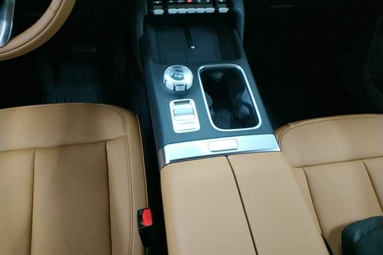 Used iCAR V27 2026 Model 200KM Four-Wheel Drive Falcon 700 Gear Lever