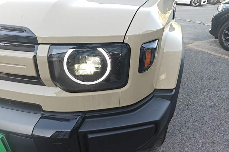 Used iCAR V27 2026 Model 200KM Four-Wheel Drive Falcon 700 Left Front Headlight