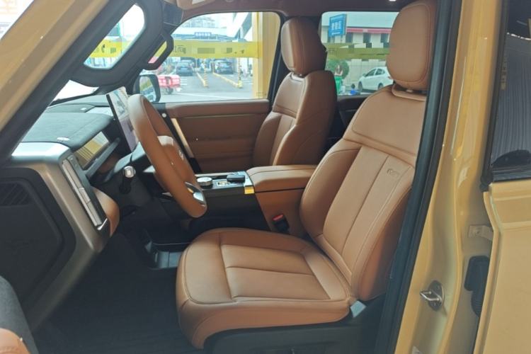 Used iCAR V27 2026 Model 200KM Four-Wheel Drive Falcon 700 Left Front Seat
