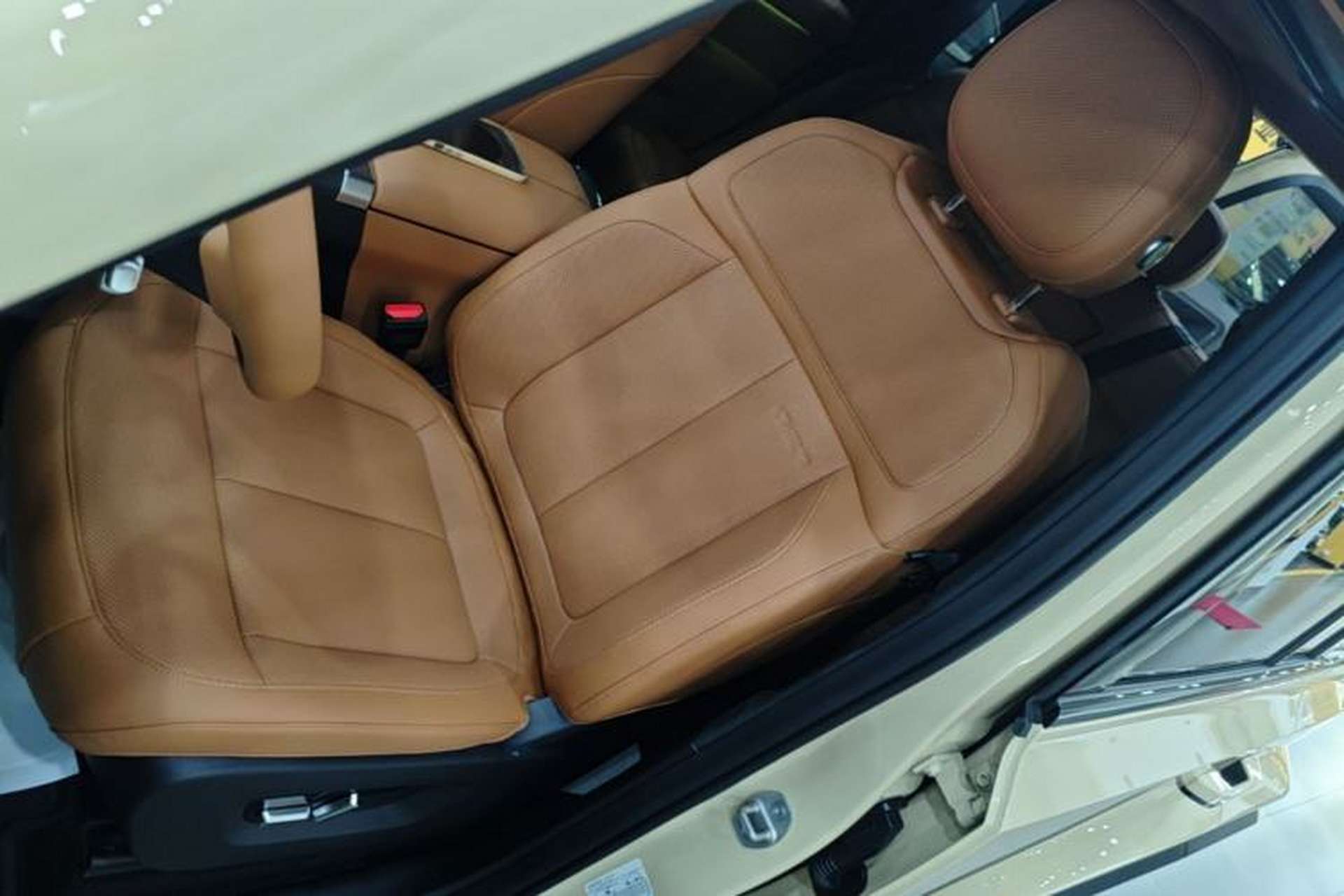 Used iCAR V27 2026 Model 200KM Four-Wheel Drive Falcon 700 Left Front Seat