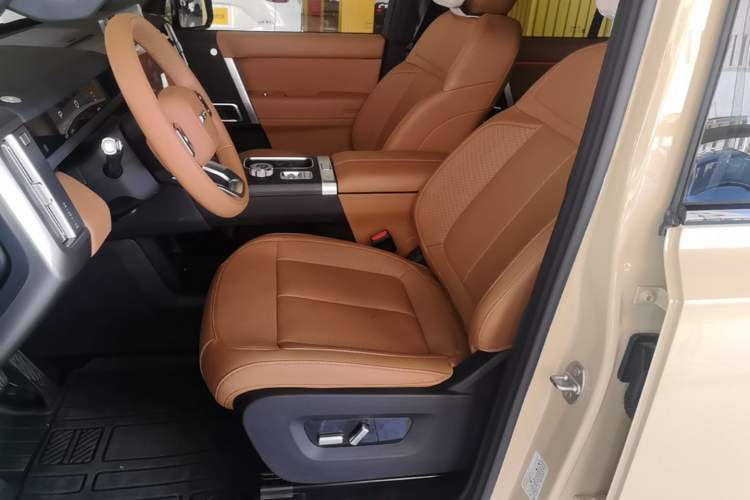 Used iCAR V27 2026 Model 200KM Four-Wheel Drive Falcon 700 Left Front Seat