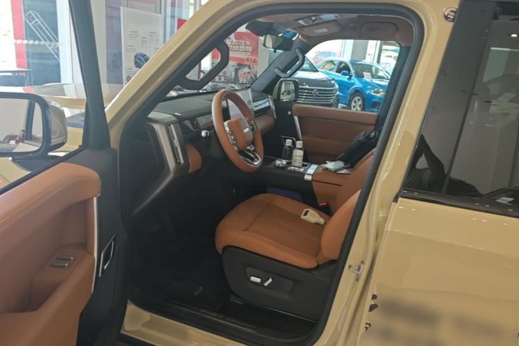 Used iCAR V27 2026 Model 200KM Four-Wheel Drive Falcon 700 Left Front Seat