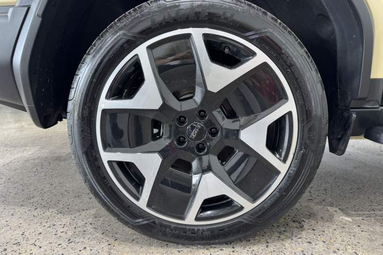 Used iCAR V27 2026 Model 200KM Four-Wheel Drive Falcon 500 Left Front Wheel Hub