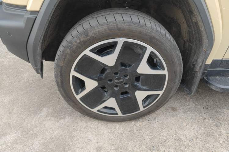 Used iCAR V27 2026 Model 200KM Four-Wheel Drive Falcon 500 Left Front Wheel Hub