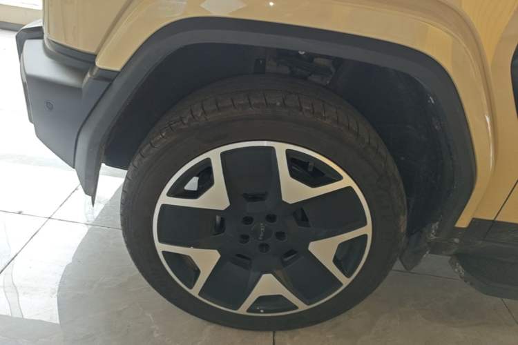Used iCAR V27 2026 Model 200KM Four-Wheel Drive Falcon 700 Left Front Wheel Hub