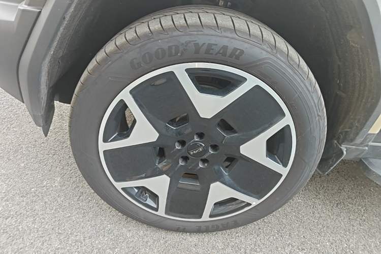 Used iCAR V27 2026 Model 200KM Four-Wheel Drive Falcon 700 Left Front Wheel Hub