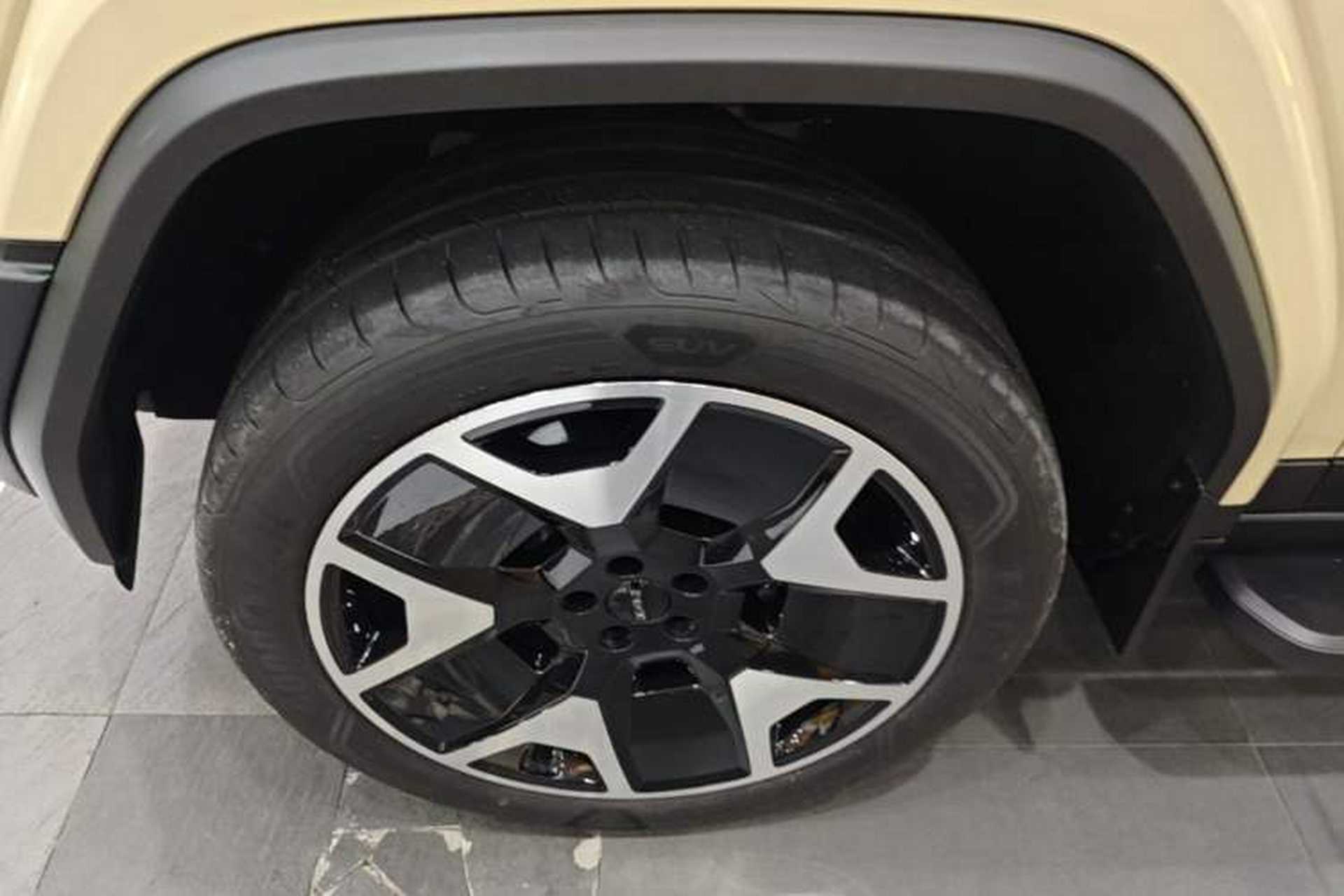 Used iCAR V27 2026 Model 200KM Four-Wheel Drive Falcon 700 Left Front Wheel Hub