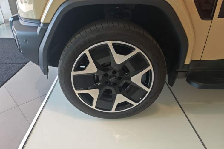 Used iCAR V27 2026 Model 200KM Four-Wheel Drive Falcon 700 Left Front Wheel Hub