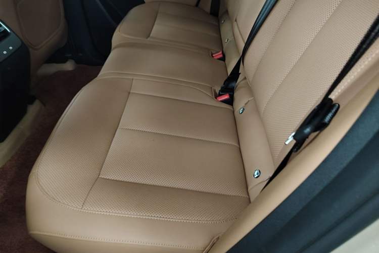 Used iCAR V27 2026 Model 200KM Four-Wheel Drive Falcon 500 Left Rear Seat
