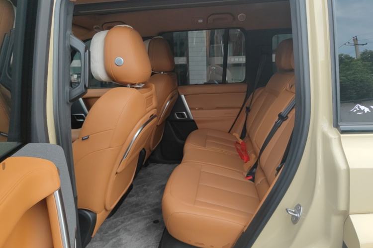 Used iCAR V27 2026 Model 200KM Four-Wheel Drive Falcon 500 Left Rear Seat