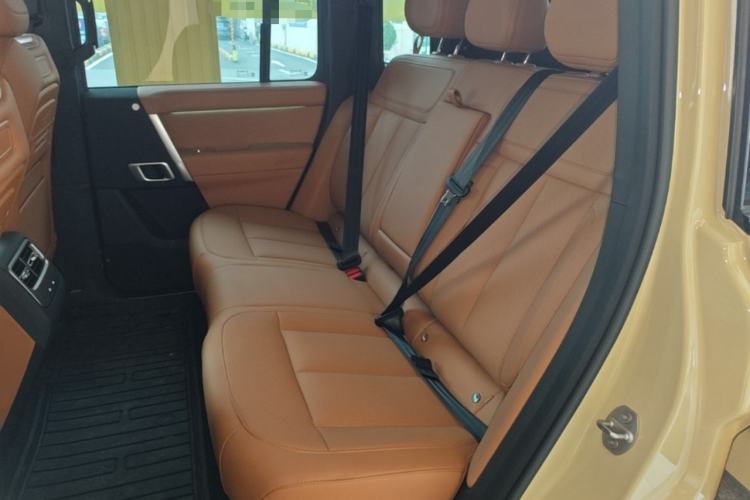 Used iCAR V27 2026 Model 200KM Four-Wheel Drive Falcon 700 Left Rear Seat