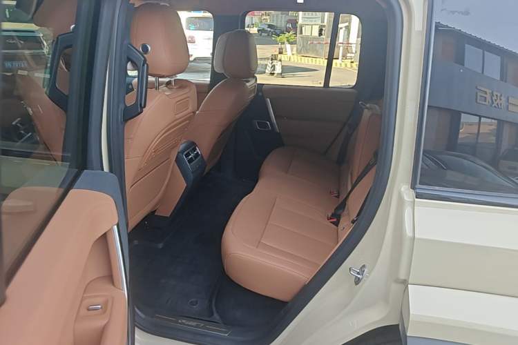 Used iCAR V27 2026 Model 200KM Four-Wheel Drive Falcon 700 Left Rear Seat