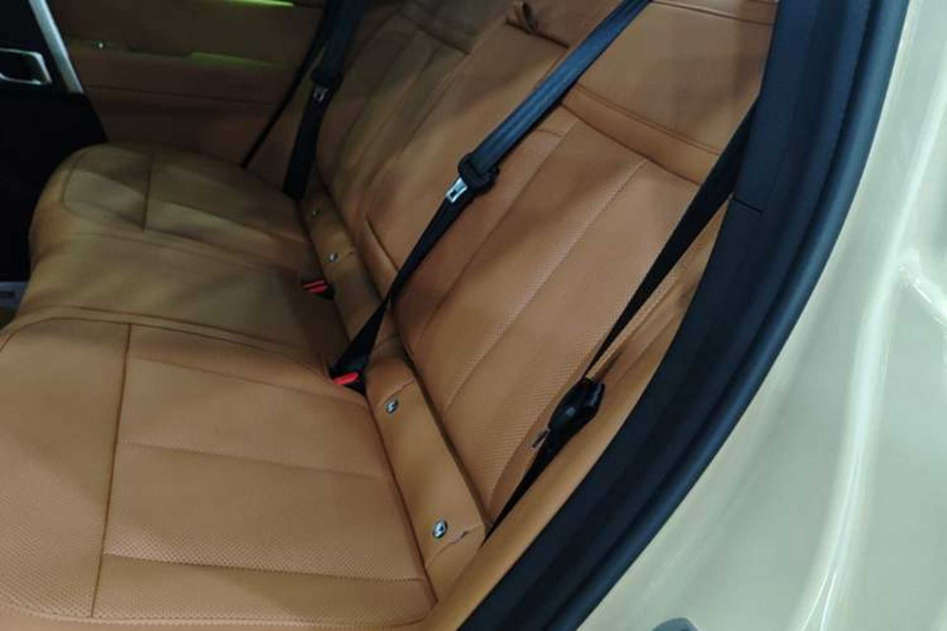 Used iCAR V27 2026 Model 200KM Four-Wheel Drive Falcon 700 Left Rear Seat