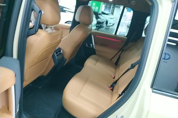 Used iCAR V27 2026 Model 200KM Four-Wheel Drive Falcon 700 Left Rear Seat