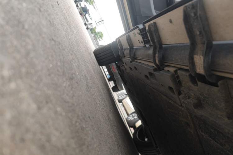 Used iCAR V27 2026 Model 200KM Four-Wheel Drive Falcon 500 Left Side Sill