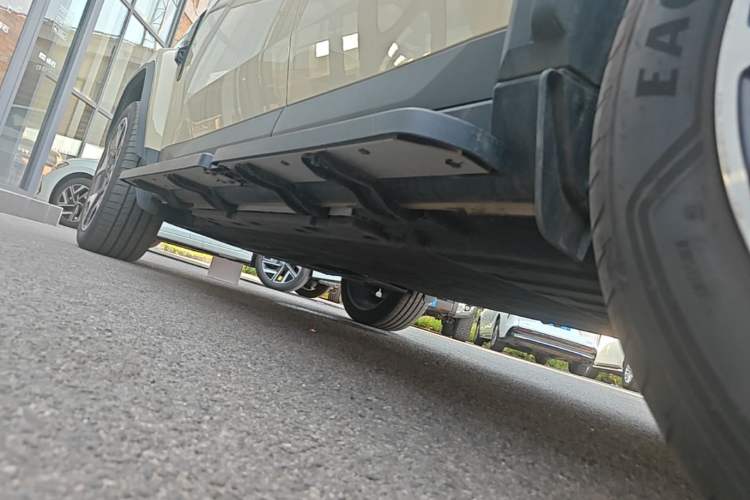 Used iCAR V27 2026 Model 200KM Four-Wheel Drive Falcon 700 Left Side Sill