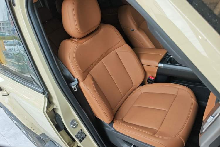 Used iCAR V27 2026 Model 200KM Four-Wheel Drive Falcon 700 Right Front Seat
