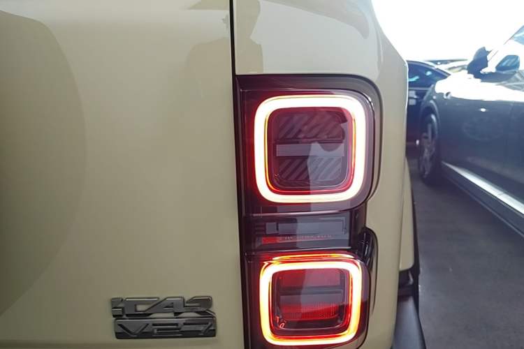 Used iCAR V27 2026 Model 200KM Four-Wheel Drive Falcon 500 Right Rear Taillight