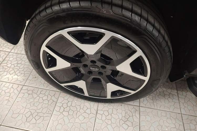 Used iCAR V27 2026 Model 200KM Four-Wheel Drive Falcon 500 Right Rear Wheel Hub