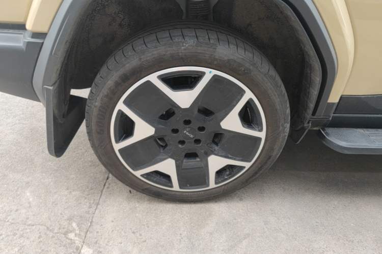 Used iCAR V27 2026 Model 200KM Four-Wheel Drive Falcon 500 Right Rear Wheel Hub