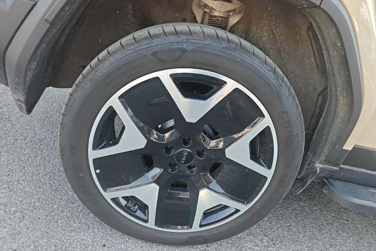 Used iCAR V27 2026 Model 200KM Four-Wheel Drive Falcon 700 Right Rear Wheel Hub