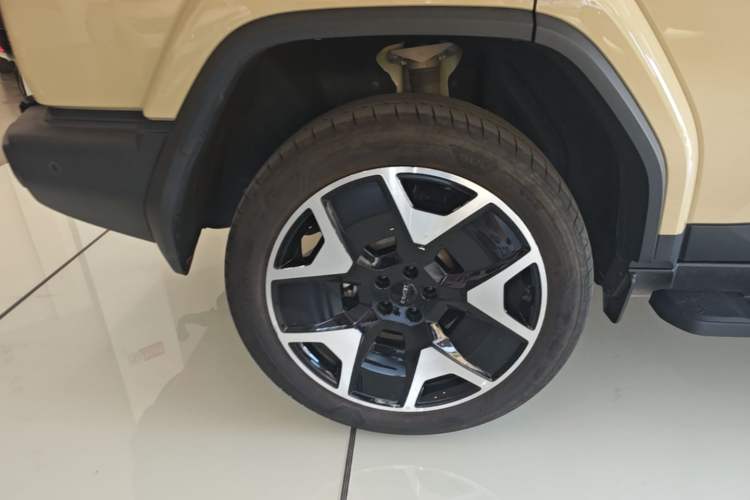 Used iCAR V27 2026 Model 200KM Four-Wheel Drive Falcon 700 Right Rear Wheel Hub