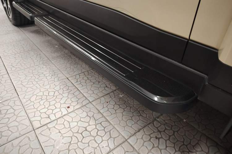 Used iCAR V27 2026 Model 200KM Four-Wheel Drive Falcon 500 Right Side Sill