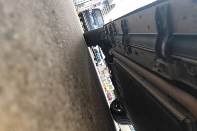 Used iCAR V27 2026 Model 200KM Four-Wheel Drive Falcon 500 Right Side Sill