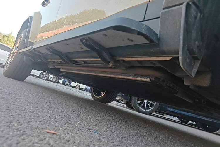 Used iCAR V27 2026 Model 200KM Four-Wheel Drive Falcon 700 Right Side Sill