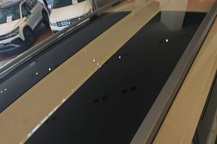 Used iCAR V27 2026 Model 200KM Four-Wheel Drive Falcon 700 Roof