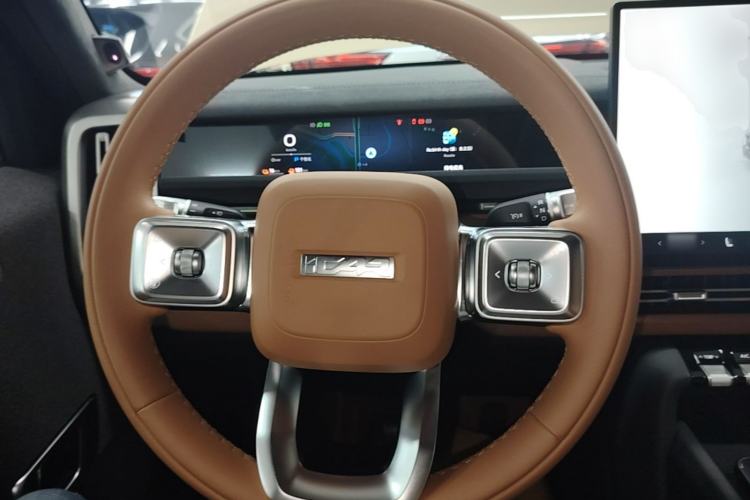Used iCAR V27 2026 Model 200KM Four-Wheel Drive Falcon 500 Steering Wheel