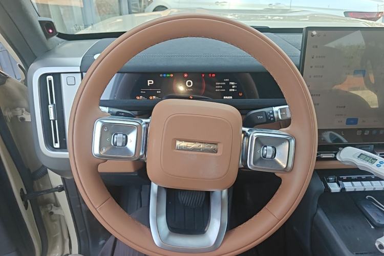Used iCAR V27 2026 Model 200KM Four-Wheel Drive Falcon 700 Steering Wheel