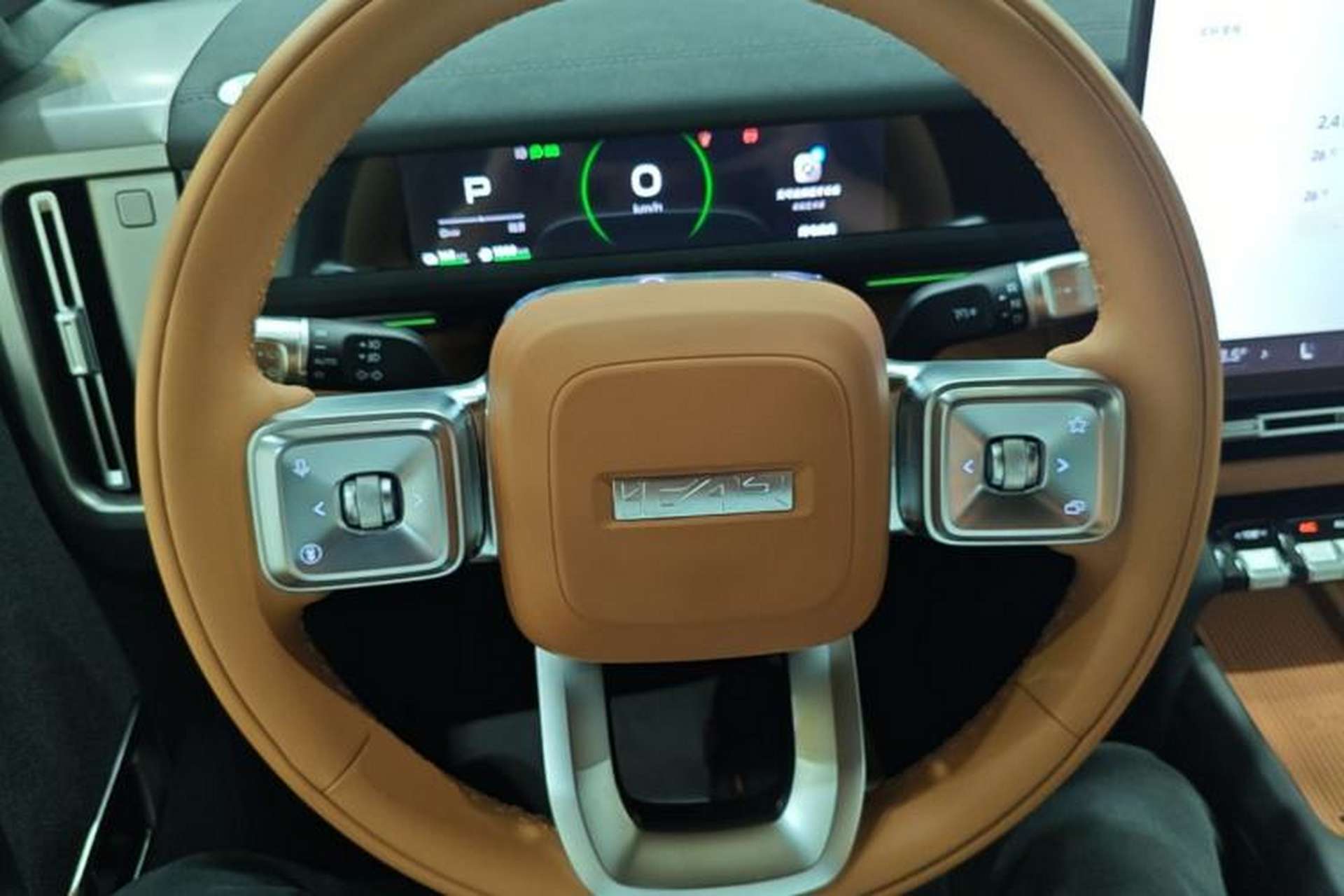 Used iCAR V27 2026 Model 200KM Four-Wheel Drive Falcon 700 Steering Wheel