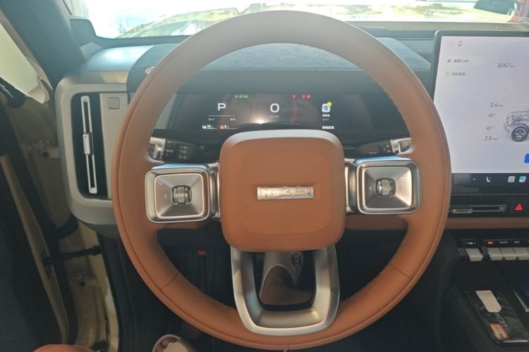 Used iCAR V27 2026 Model 200KM Four-Wheel Drive Falcon 700 Steering Wheel