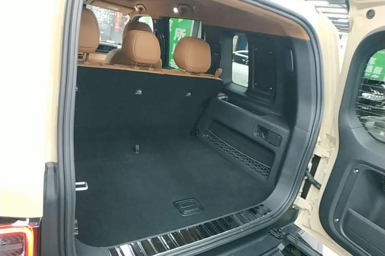 Used iCAR V27 2026 Model 200KM Four-Wheel Drive Falcon 700 Trunk