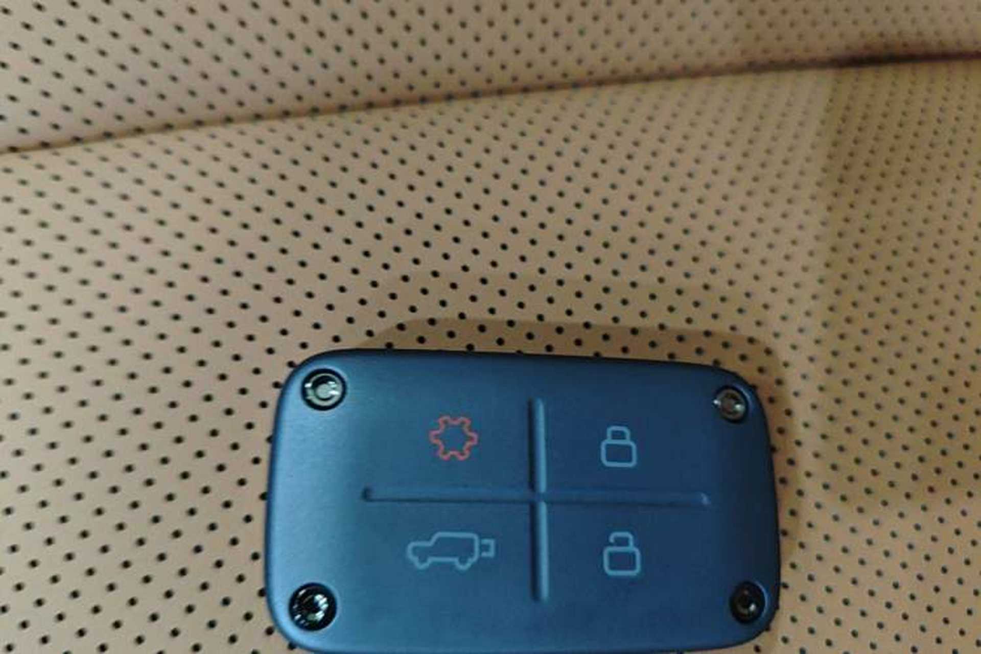 Used iCAR V27 2026 Model 200KM Four-Wheel Drive Falcon 700 Vehicle Key