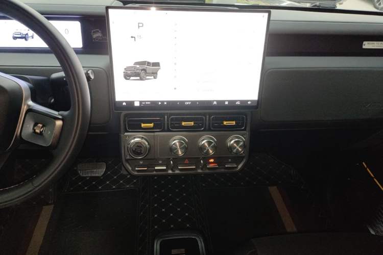 Used iCAR V23 2025 401 Two-Wheel Drive Advanced Edition Audio And AC Panel