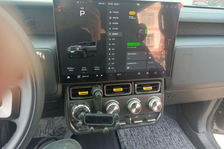 Used iCAR V23 2025 401 Two-Wheel Drive Intelligent Driving Version Audio And AC Panel